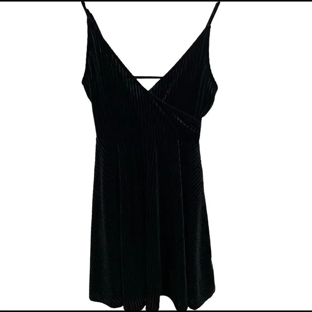 Forever 21 Vintage Y2K Black Velvet Faux Wrap Dress – Medium